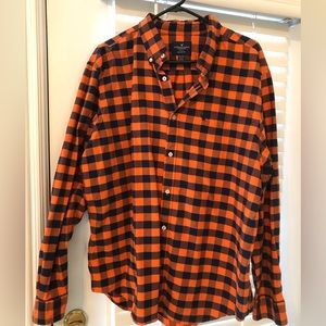 Men’s long sleeve button down GREAT condition.